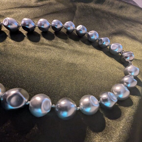 Vintage Pearl bead knotted necklace. - Picture 2 of 7